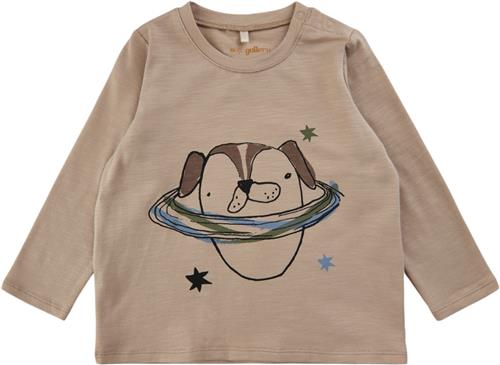 Se Soft Gallery Sgbaby Geo Spacedog LS Tee Str 18m - Cuban Sand Bluser Bomuld hos Magasin ved Magasin