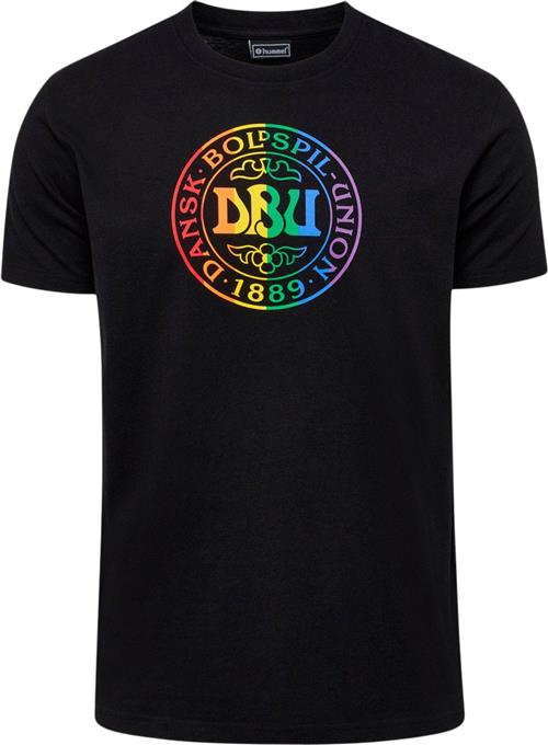 Se Hummel DBU Danmark 24 Diversity Tshirt Voksen L - T-shirts hos Magasin ved Magasin