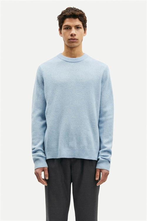 Se Samsøe Samsøe Isak Knit Sweater 15010 Mand Subdued Blue Sweaters Str XL - hos Magasin ved Magasin