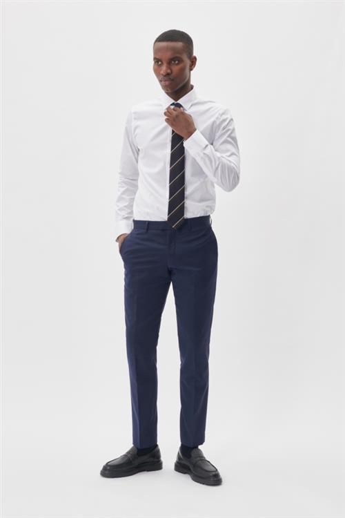 Se Matinique Las Stretch Suit Mand Blå Habitbukser Slim Fit Str 42/82 - hos Magasin ved Magasin