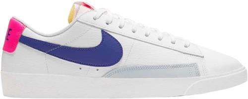 Se Nike Wmns Nike Blazer LOW Kvinde White/concord-hyper Pink-pure Sneakers Str 43 - Læder hos Magasin ved Magasin