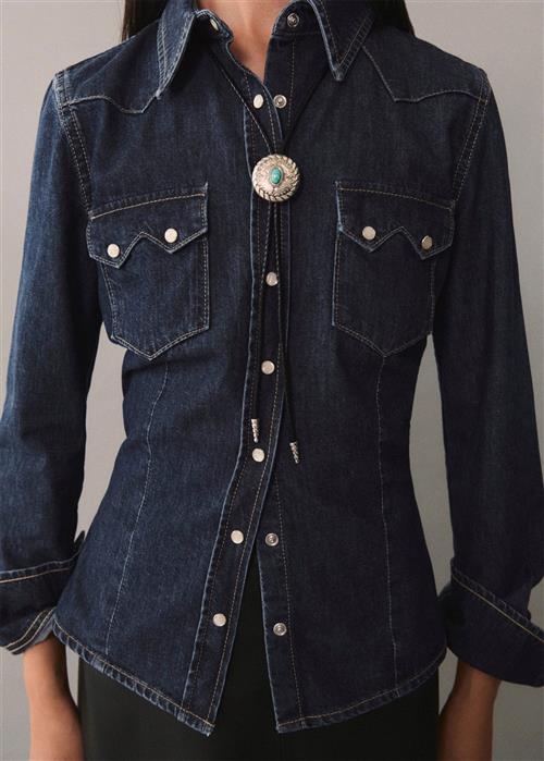 Se MANGO Chestpocket Denim Shirt Kvinde Open Blue Skjorter Str XL Denim - hos Magasin ved Magasin