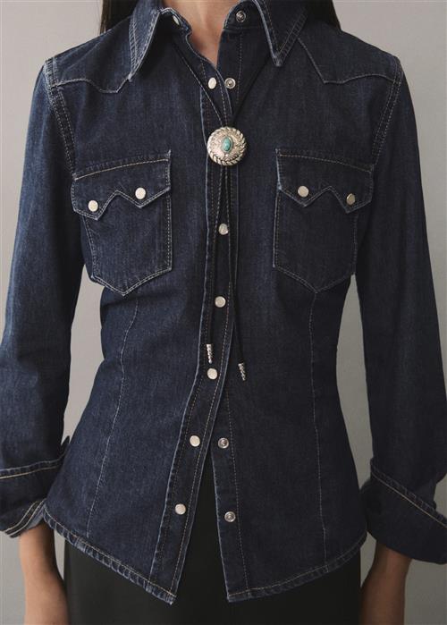 Se MANGO Chestpocket Denim Shirt Kvinde Open Blue Skjorter Str XS Denim - hos Magasin ved Magasin