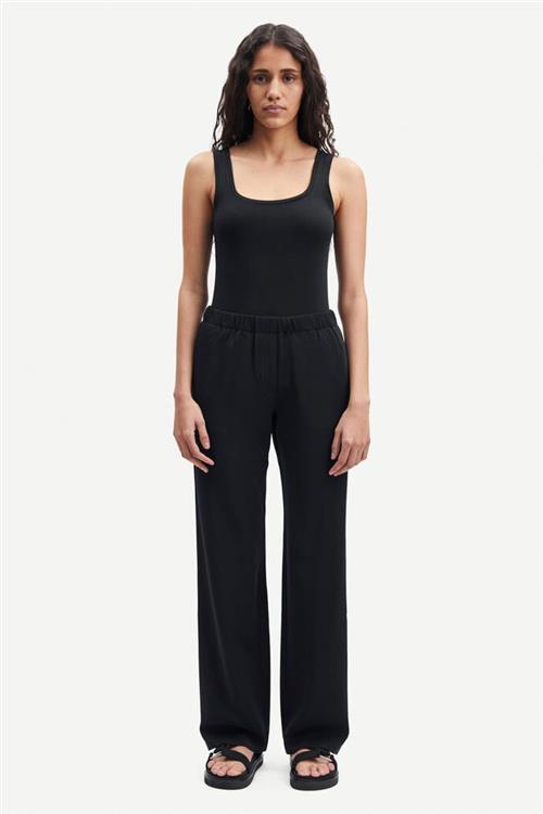 Se Samsøe Samsøe Hoys Straight Pants 7331 Kvinde Black Bukser Med Lige Ben Str M - Polyester hos Magasin ved Magasin