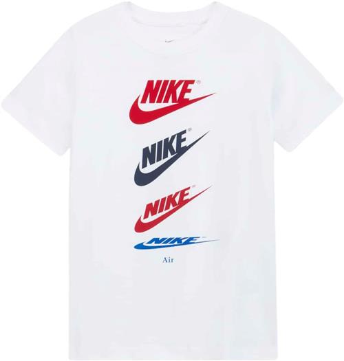 Nike B NSW TEE Futura Repeat Str 122-128 / XS - White Kortærmede T-shirts Bomuld hos Magasin