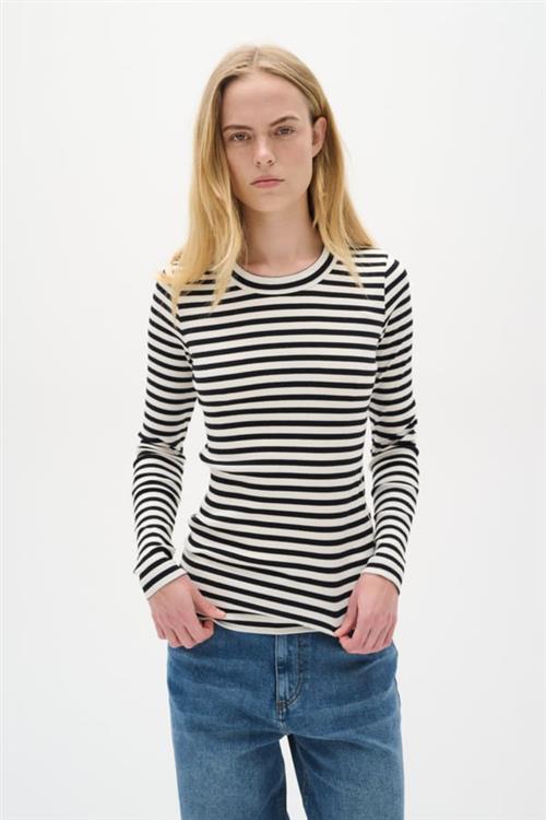 Se InWear Dagnaiw Striped Tshirt LS Kvinde Black / Whisper White Langærmede T-shirts Slim Fit Str XS - hos Magasin ved Magasin