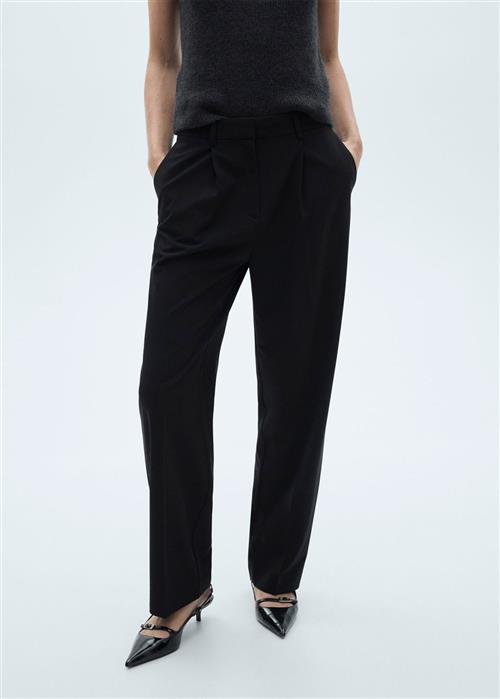 MANGO Pleated Straight Trousers Kvinde Black Bukser Str 38 - hos Magasin