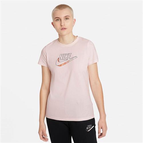 Se Nike Sportswear Tshirt L - Trænings T-shirts hos Magasin ved Magasin