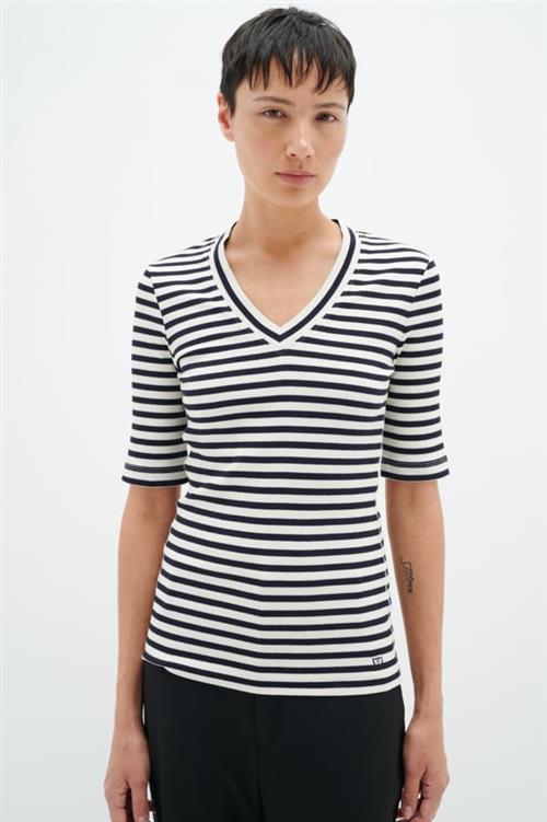 Se InWear Dagnaiw Striped V Tshirt Kvinde Whisper White/ Midnight Magic Kortærmede T-shirts Slim Fit Str L - hos Magasin ved Magasin