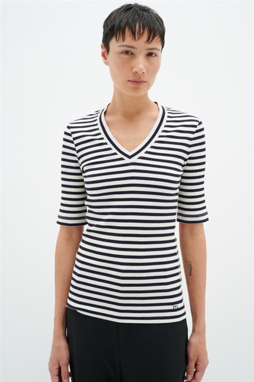 InWear Dagnaiw Striped V Tshirt Kvinde Whisper White/ Midnight Magic Kortærmede T-shirts Slim Fit Str XL - hos Magasin