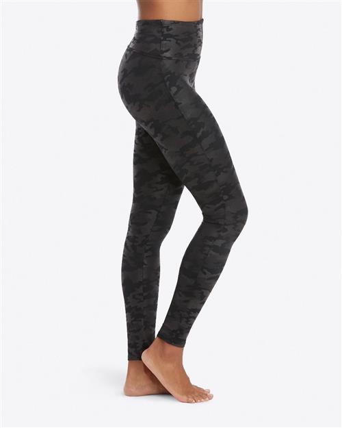 Spanx Camo Leggings Kvinde Black Camo Leggings Str XL - Nylon hos Magasin