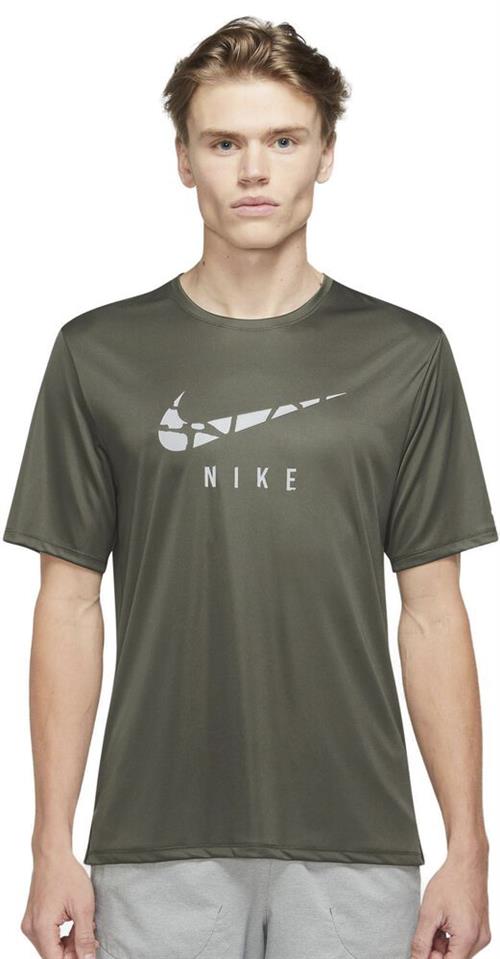 Se Nike Dri Fit Run Division T Shirt M - T-shirts hos Magasin ved Magasin