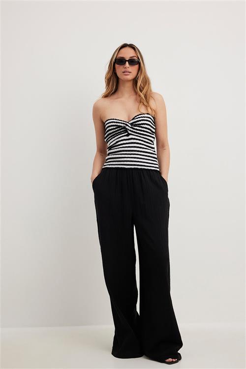 Se NA-KD Structured Flowy Elastic Waist Pants Kvinde Black Bukser Med Brede Ben Str EU 38 - hos Magasin ved Magasin