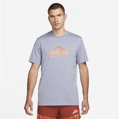 Se Nike Dri Fit Trail Lobe T Shirt L - T-shirts hos Magasin ved Magasin