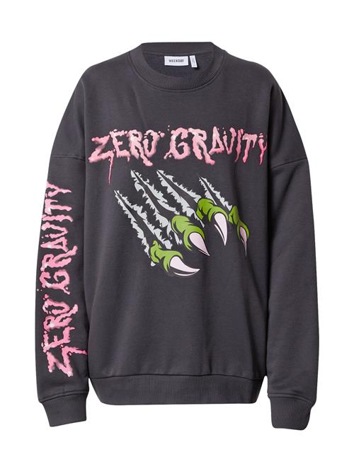 Se WEEKDAY Sweatshirt  lysegrå / grøn / pink / sort ved About You