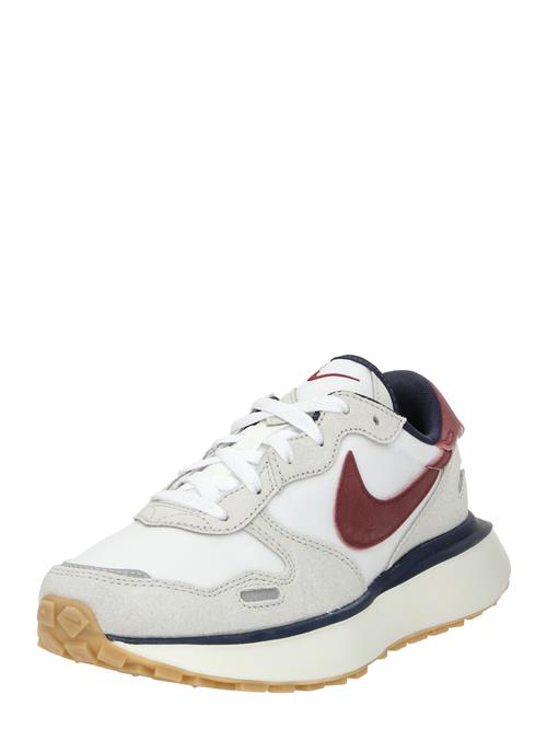 Se Nike Sportswear Sneaker low 'PHOENIX WAFFLE'  kit / navy / blodrød / hvid ved About You