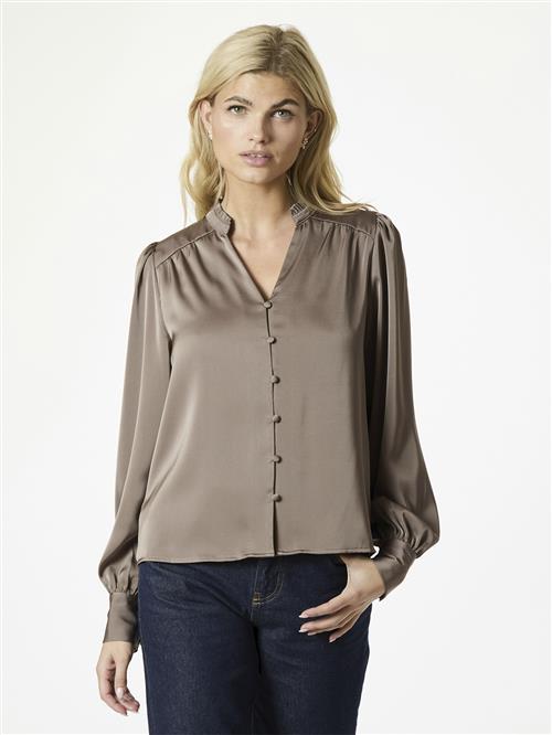 Se Neo Noir Massima Drapy Satin Blouse Kvinde Dark Taupe Langærmede Bluser Str 36 - hos Magasin ved Magasin