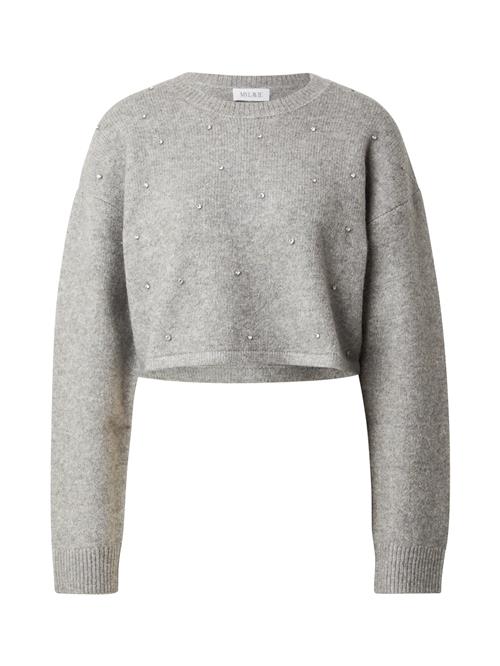 Se MYLAVIE by Sarah Harrison Pullover  grå ved About You