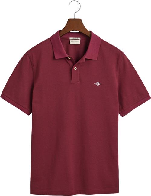 Se Gant REG Shield SS Pique Polo Mand Wine Red Kortærmede Poloer Str XL - hos Magasin ved Magasin