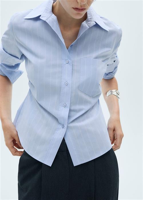 Se MANGO Gathered Details Cotton Shirt Kvinde Lt-pastel Blue Skjorter Str XS - hos Magasin ved Magasin