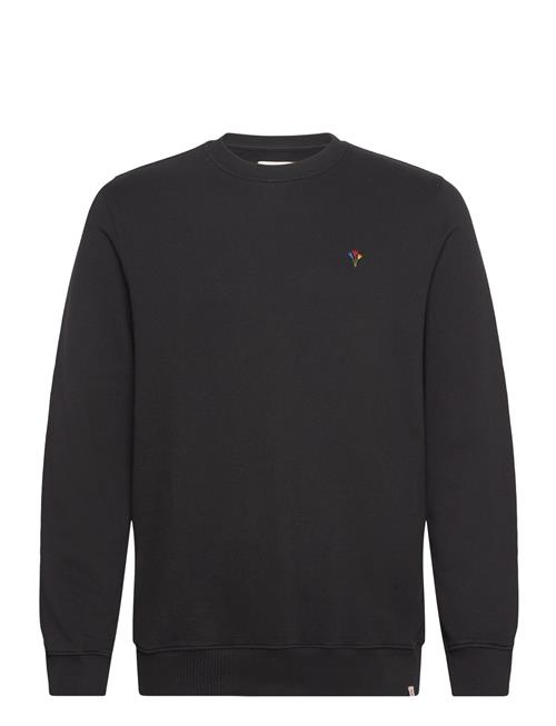 Se Revolution Crewneck Revolution Black ved Booztlet