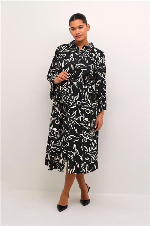 Kaffe Curve Kcflora Shirt Dress Kvinde Black/sand Painted Flower Maxi Kjoler Str 46 - hos Magasin