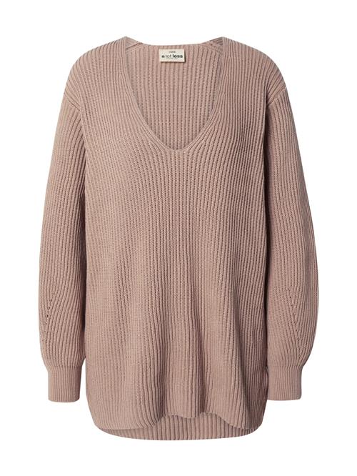 A LOT LESS Pullover 'Emmy'  nude