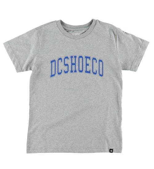 Se DC T-shirt - Varsity - GrÃ¥ ved KidsWorld