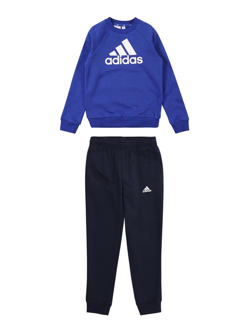 Se ADIDAS SPORTSWEAR Træningsdragt  blå / navy / hvid ved About You