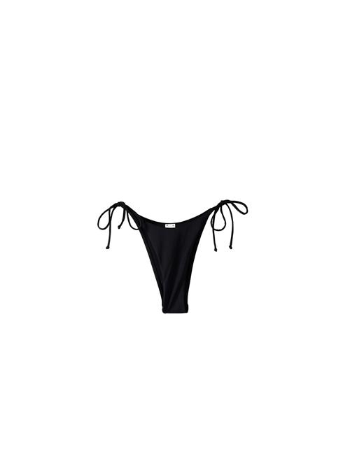 Se Bershka Bikinitrusse  sort ved About You