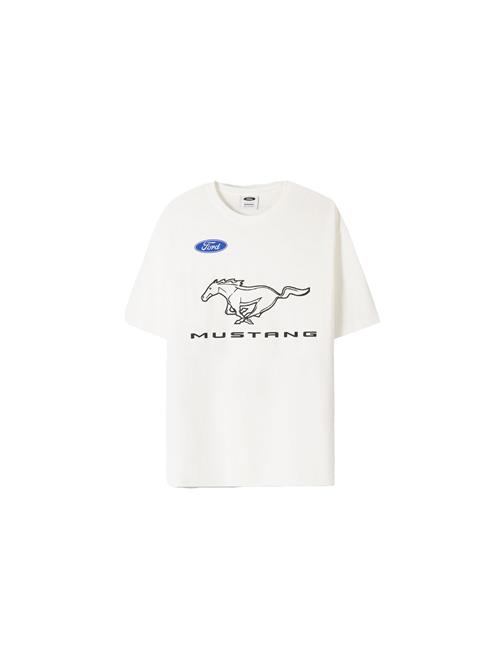 Se Bershka Bluser & t-shirts 'MUSTANG FORD'  blå / sort / hvid ved About You