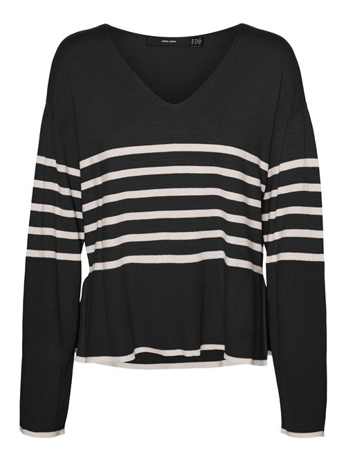 Se VERO MODA Pullover 'HAPPINESS'  lysebeige / sort ved About You