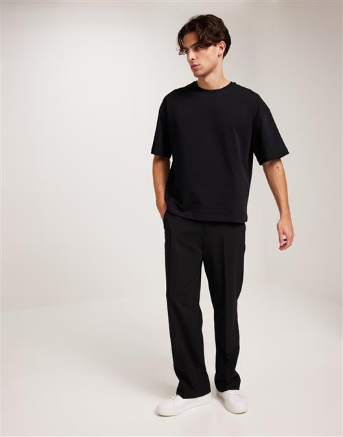 Que Sera Sera Boxy Blank Tee Oversized t-shirts Sort