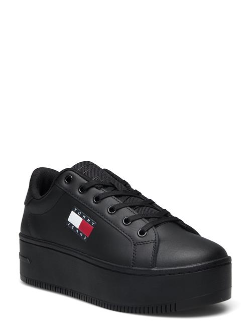 Se Tommy Hilfiger Tjw Flatform Cupsole Ess Tommy Hilfiger Black ved Booztlet