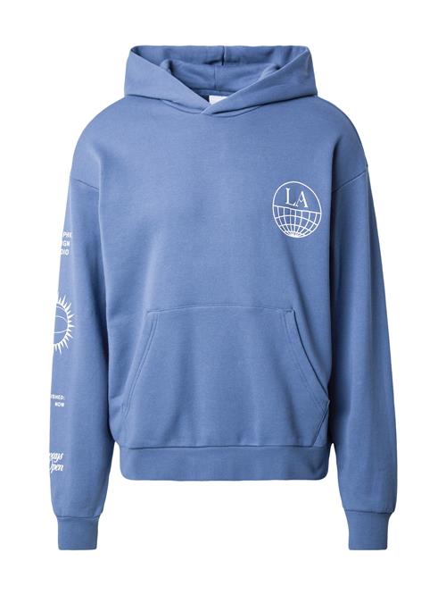 Se ADIDAS ORIGINALS Sweatshirt 'LA WORLD'  himmelblå / hvid ved About You