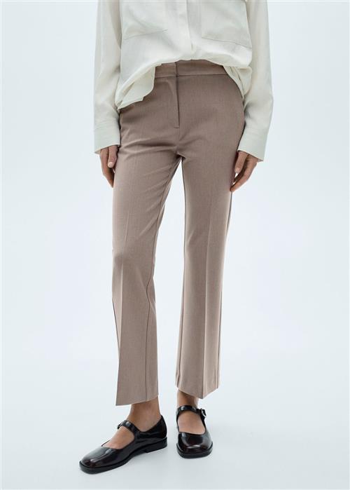 Se MANGO Flared Flowing Trousers Kvinde Medium Brown Bukser Plus Size Str 34 - hos Magasin ved Magasin