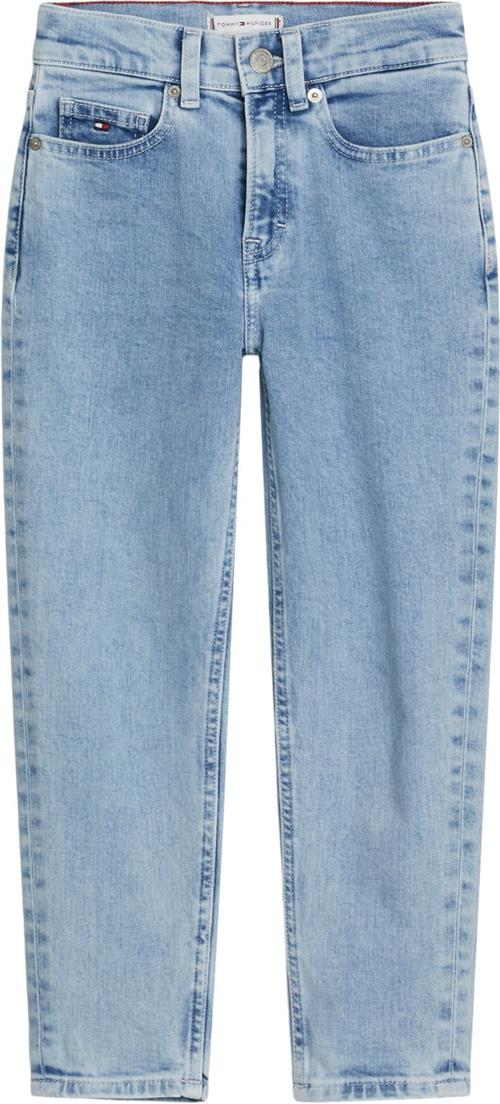 Se Tommy Hilfiger HR Tapered Soft Light Str 8 år / 128 cm - 1ab Jeans hos Magasin ved Magasin