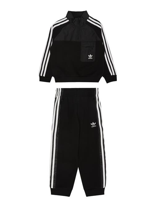 Se ADIDAS ORIGINALS Joggingdragt  sort / offwhite ved About You