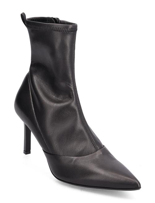 Se Calvin Klein Geo Stil Stretch Ankle Boot 70 Calvin Klein Black ved Booztlet