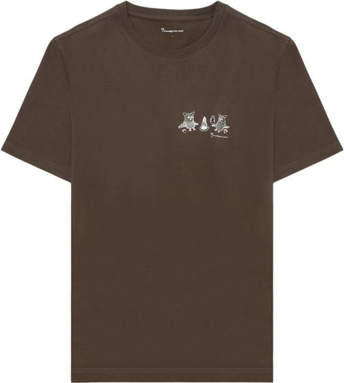 Se Knowledge Cotton Apparel Regular fit owl Trip Chest Print Tshirt - Regenerative Orga Mand Demitasse (Brown) Kortærmede T-shirts Str L - Bomuld hos Mag ved Magasin