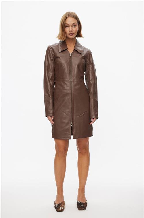 Oval Square Deep Leather Zip Dress Kvinde Cappucino Kjoler Str S - hos Magasin