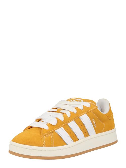 Se ADIDAS ORIGINALS Sneaker low 'Campus 00S'  sennep / hvid ved About You