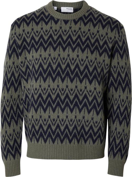 Se Selected Homme Slhpine LS Knit Relaxed Crew Neck Mand Kalamata/sky Captain Sweatshirts Str S - hos Magasin ved Magasin