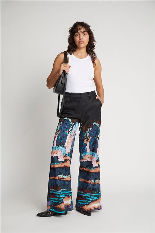 Se MUNTHE Eileen Printed Viscose Pants Kvinde Black Bukser Str 40 - hos Magasin ved Magasin