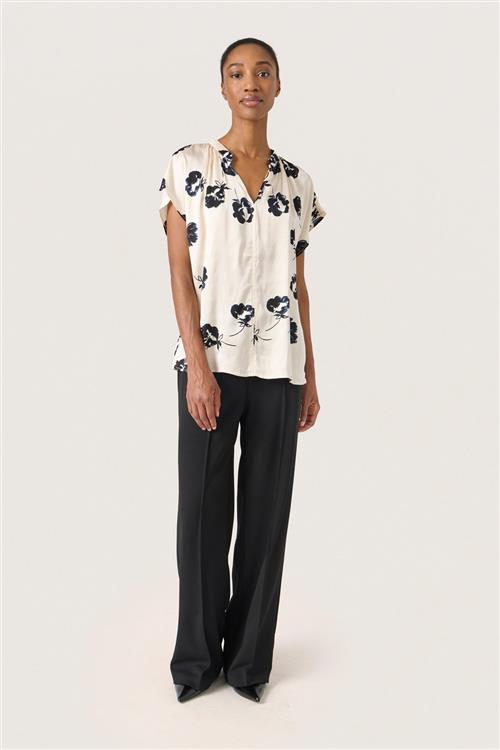 Soaked in Luxury Slerwina Paris Top Kvinde Black And White Flower Print Toppe Classic Fit Str S - hos Magasin