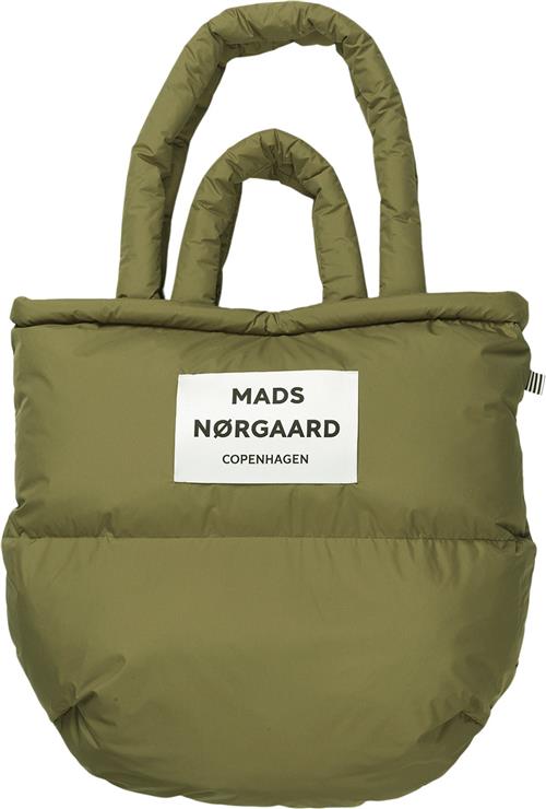 Se Mads Nørgaard - Copenhagen Recycle Pillow Bag OS - Skuldertasker hos Magasin ved Magasin