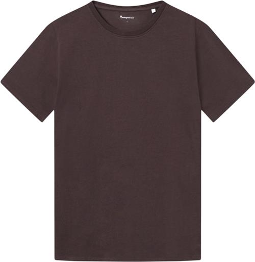 Se Knowledge Cotton Apparel Basic Tshirt - Gots/vegan Mand Deep Mahogany Kortærmede T-shirts Str L - hos Magasin ved Magasin