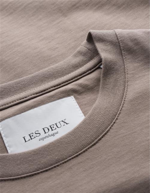 Les Deux Circle Tshirt 2. 0 Mand Walnut/ivory Kortærmede T-shirts Str XS - Bomuld hos Magasin