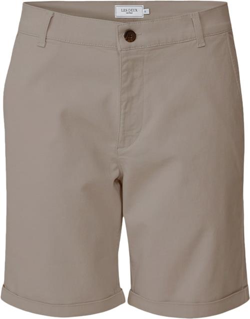 Se Les Deux Pascal Chino Shorts Mand Dark Sand Chino Shorts Str 33 - Bomuld hos Magasin ved Magasin