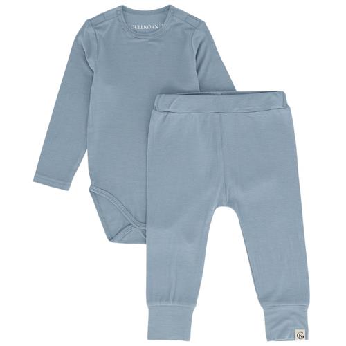 Se Gullkorn Design Vennen Baby Set Dusty Blue | Blå | 62 cm ved Babyshop